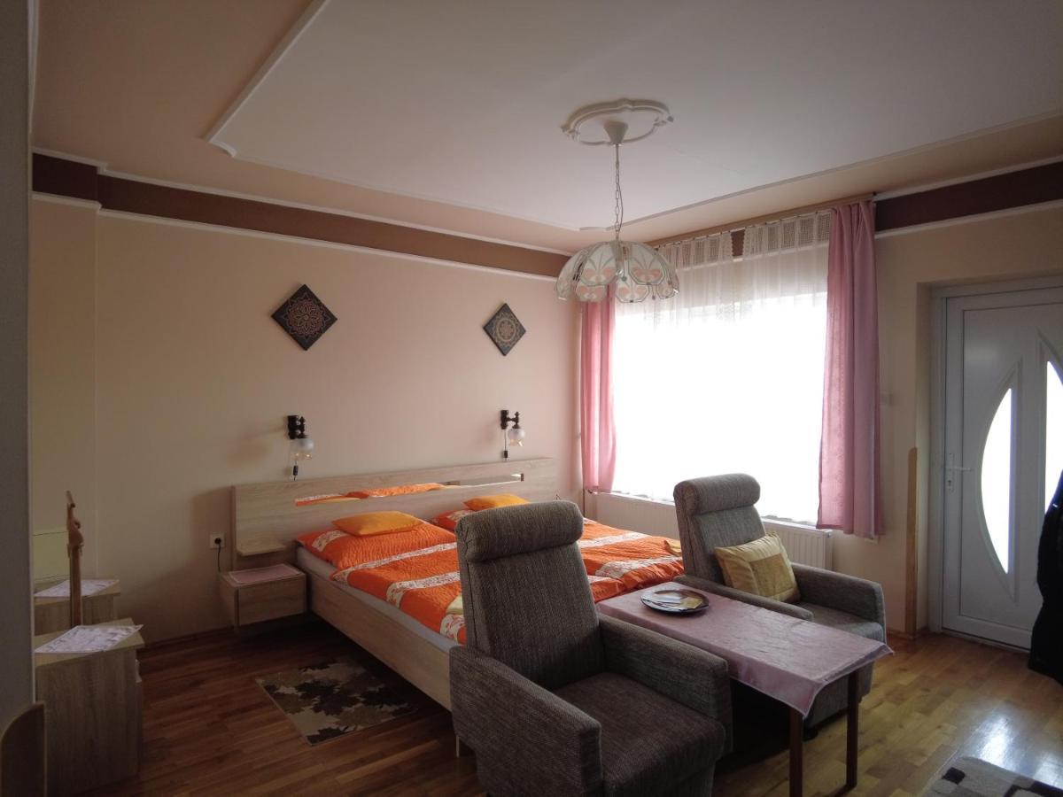 Stop Apartment Bük Екстериор снимка