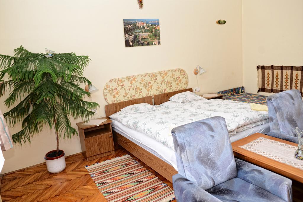 Stop Apartment Bük Стая снимка