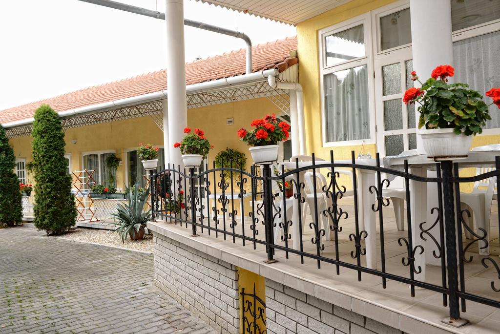 Stop Apartment Bük Стая снимка